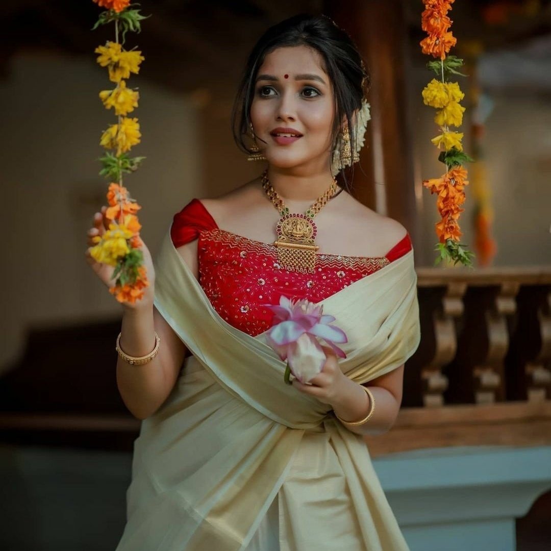 SurendranAnika's tweet photo. #NewProfilePic https://t.co/PXUssIlNRo