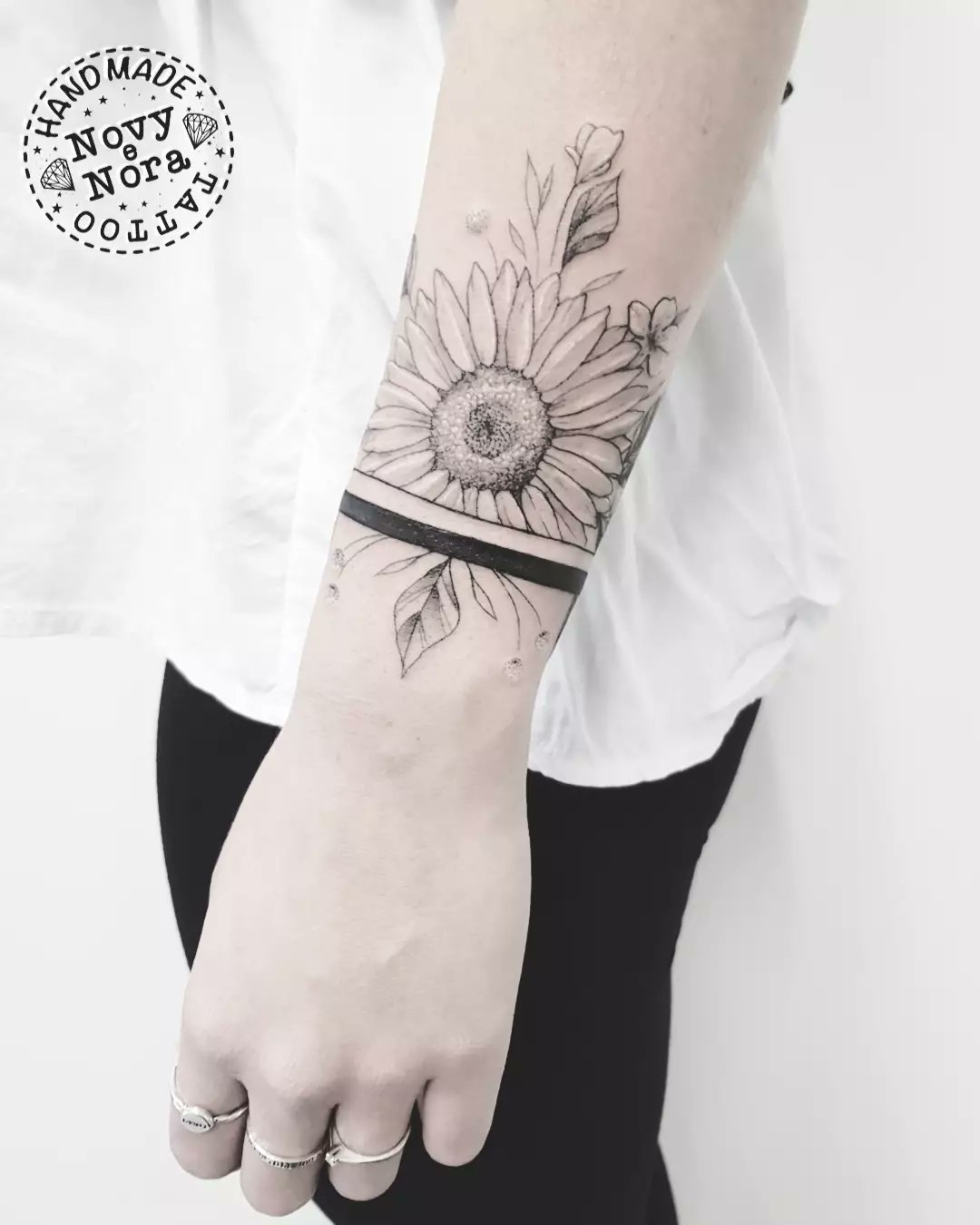 Tattoo uploaded by Xavier • Floral arm bracelet tattoo by Baam. #Baam  #TattooerBaam #subtle #microtattoo #southkorean #fineline #bracelet #armband  #floral #flower • Tattoodo