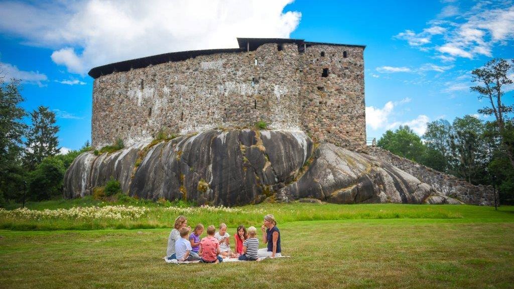 Situated about midway between Helsinki and Turku, approximately an hour from either city, lies the historic municipality of Raseborg, an ideal day-trip destination for families with kids, and for those fascinated by history or keen on nature: https://t.co/nLJOM82SML https://t.co/NcLQ4GRVSx