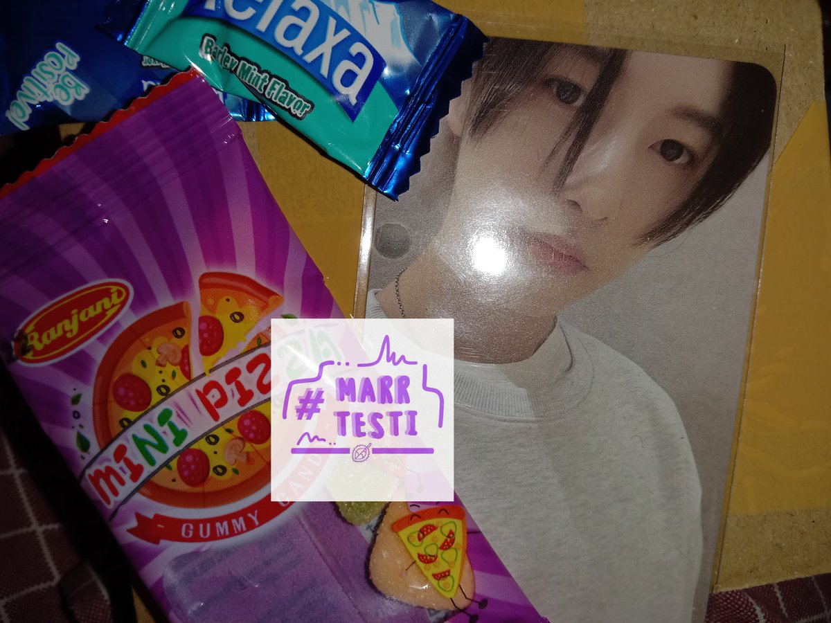 nakumanchan's tweet photo. Haloo ka @heiiimar huhuu udah dateng ni di aku huhu makasii banyak😭🙆🏻♀️💗 gemes bgt ada permennya😭 siap bakal aku jaga renjun dengan baik huaaa makasii banyak sekali lagi ya ka, pc renjunnn sksk ternyataa cakepp banget aslinyaa astagaaa😭💗 makasii banyak <3 #marrtesti https://t.co/WPaoxYCklE
