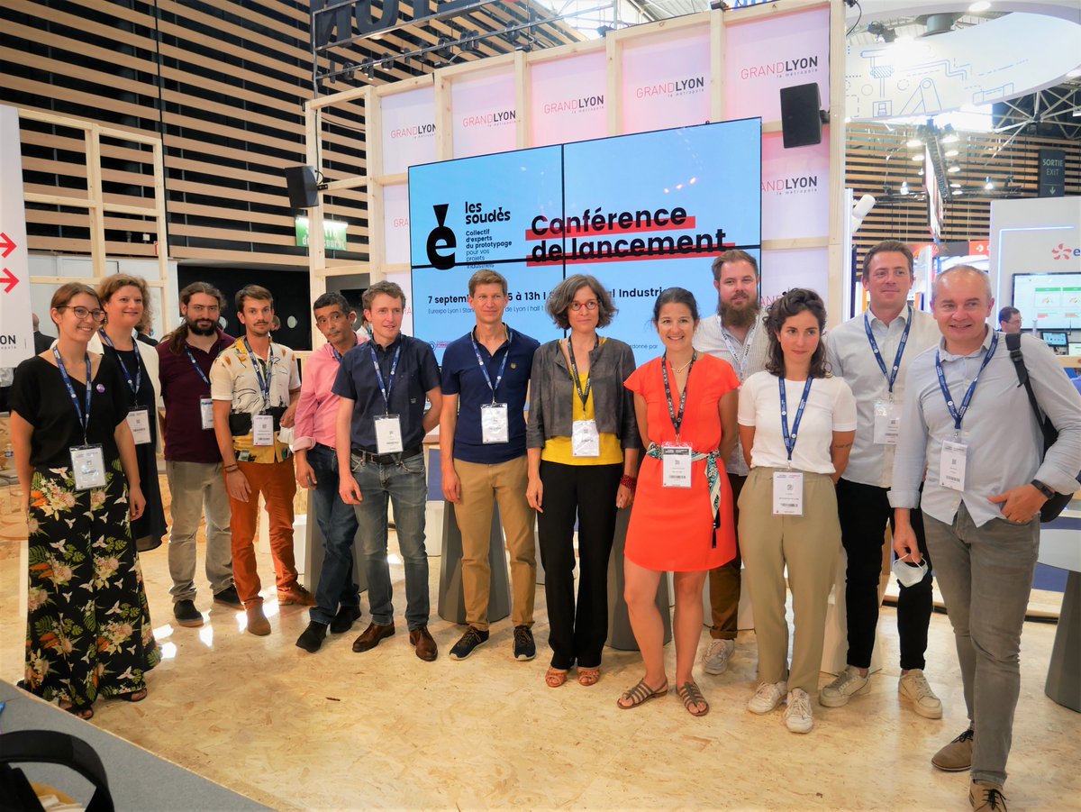 #GiL21 📸 Première photo de famille pour #LesSoudés après le lancement officiel du collectif aujourd'hui sur <a href="/Salon_GI/">GLOBAL INDUSTRIE</a> avec <a href="/grandlyon/">Métropole de Lyon</a> 👍
💻RDV sur les-soudes.com pour découvrir toutes leurs offres #prototypage #industrie