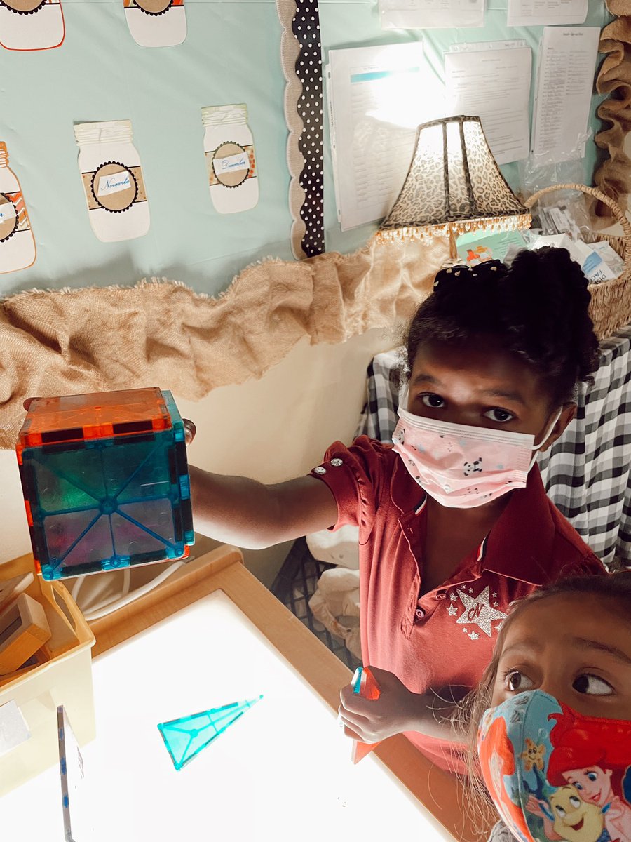 RCPS_EarlyLearn's tweet image. Exploring light…
#lightandreflection #science