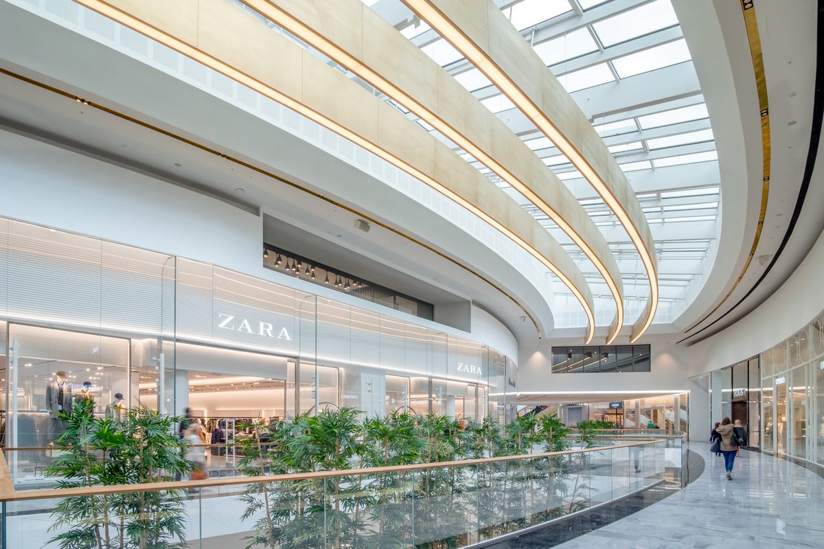 Working closely with the design team, we delivered a considered and stimulating concept to emphasize luxury through interplay between light and materials.
The lighting plays a key part in delivering this immersive sense of luxury whilst encouraging people to enjoy spending time