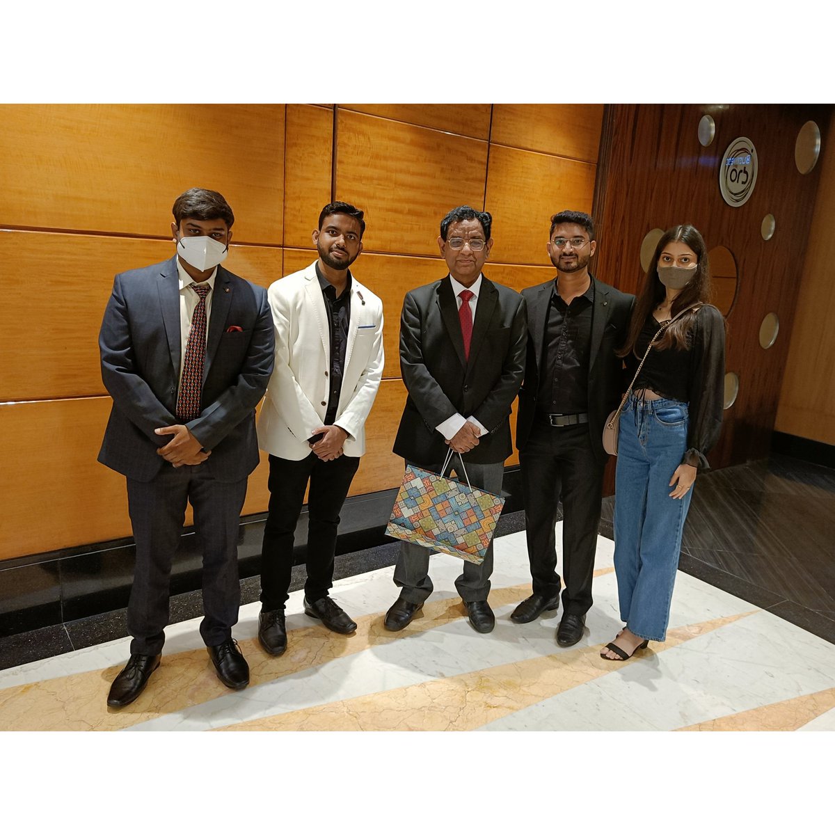 _utkarsh__gupta's tweet photo. IT WAS NICE TO MEET THE LIVING LEGENDARY "Dr. MUKESH BHATIYA SIR"❤️

THANK YOU SO MUCH FOR MOTIVATING AND INSPIRING US 💐 @drmukeshbhatia
.#GAIMSGLOBALHEALTHCARECONCLAVE_2021
@dbmci_official https://t.co/d4QOCD2Hge