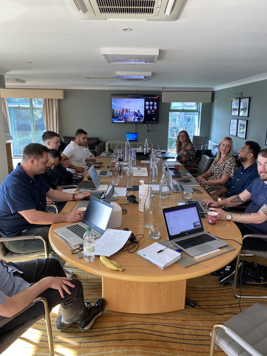 TonyHisted's tweet image. Great to have an in person sales meeting #sage publishing#cotswold waterpark