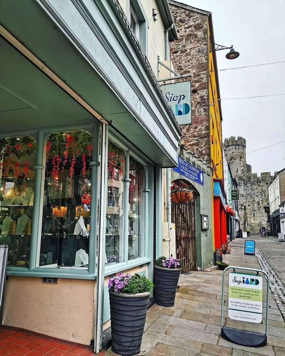 siopiard's tweet photo. Bore da! Good morning!
Ymwelwch â ni /Visit us 10-5. #siopiard #caernarfon https://t.co/8ahcSNuDBi https://t.co/b5gIgGCe0R