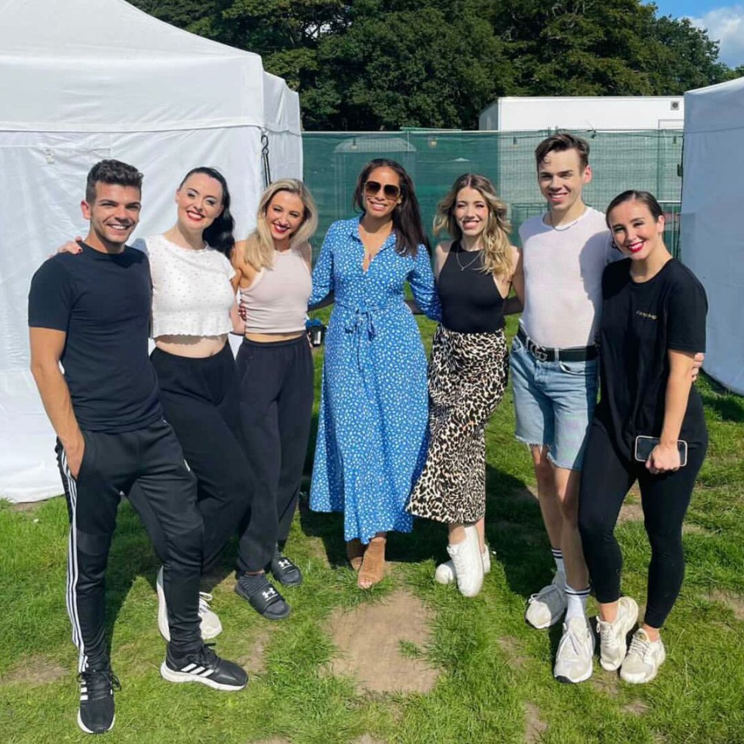 SavingEvents's tweet image. Backstage with our fabulous cast of performers from @Pop Up Entertainment LTD.

These guys have been an absolute delight to work with. We're going to miss you! ❤️