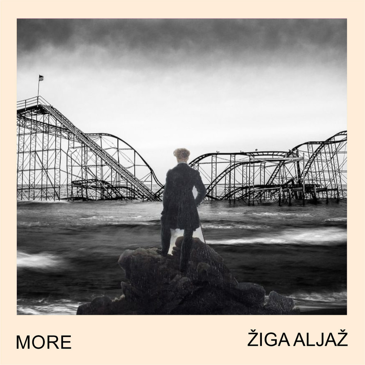 One man band on a burning deck of the stepmother Earth aka svojo meglo nosim s seboj.

#wandererabovetheseaoffog