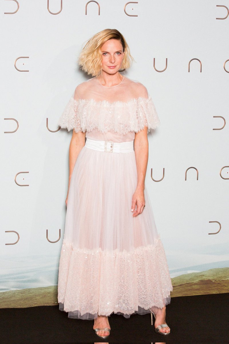 (🔸) 6 กันยายน รีเบคก้าระหว่างร่วมเดินพรมแดงงานพรีเมียร์ #DuneMovie ที่ Grand Rex ในปารีส

| วันนี้สวมชุดจาก Chanel 💝

#RebeccaFerguson