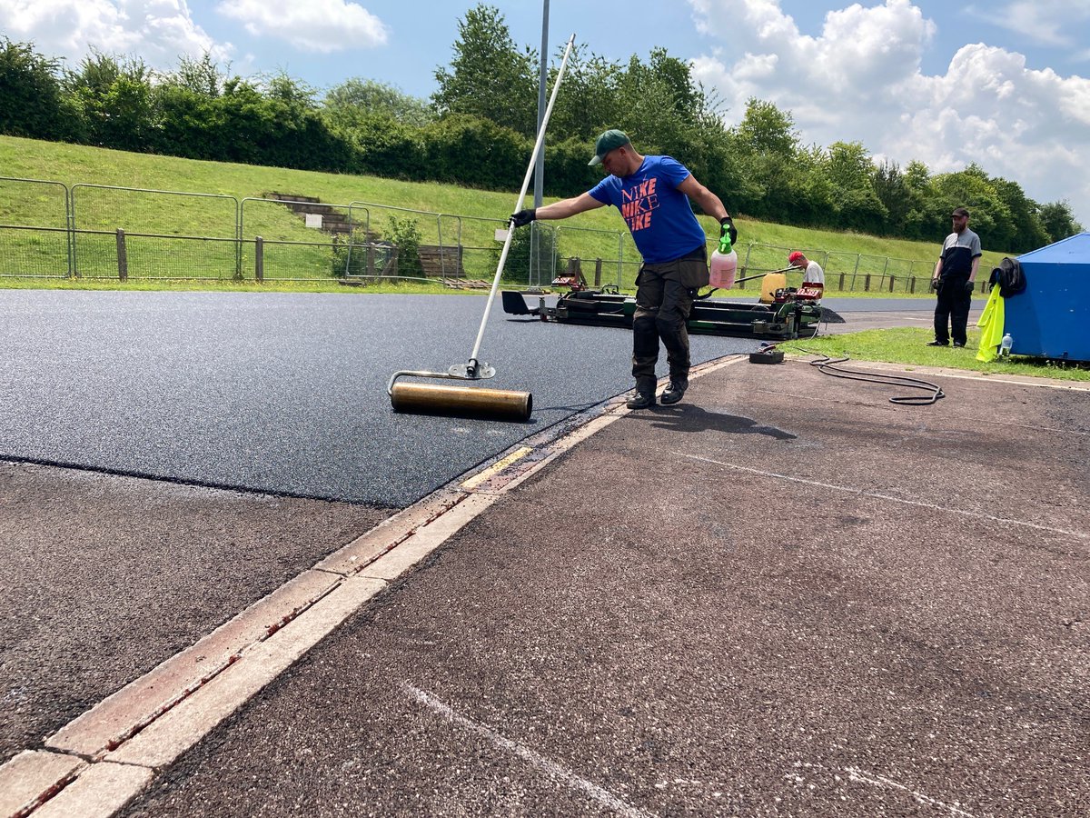 Fieldform2's tweet photo. This year we have worked closely with Test Valley Borough Council in Hampshire to manage the resurfacing of the athletics track in Andover. The results are outstanding and the facility is now being regularly used by local clubs. https://t.co/AmNR0UttTb