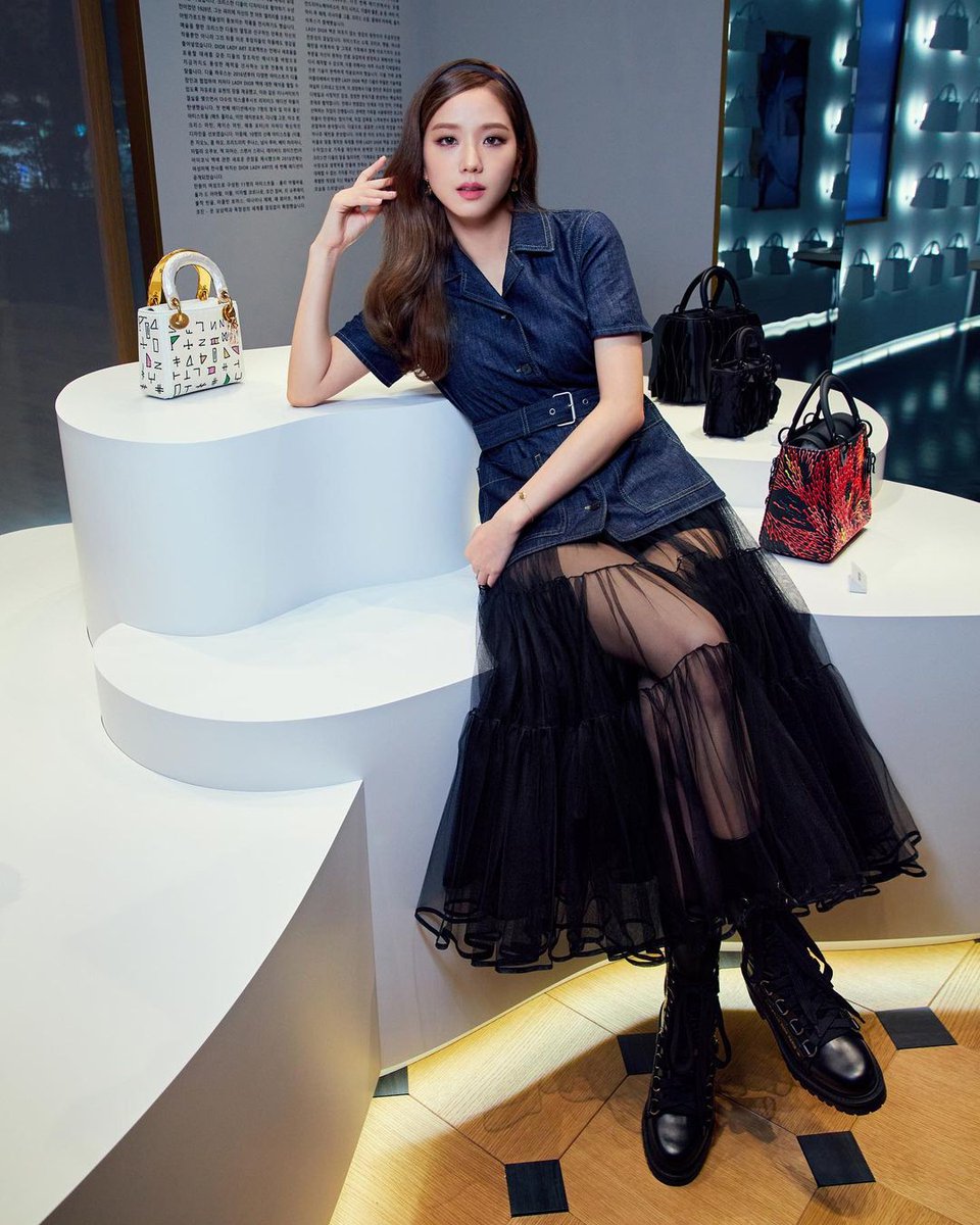 Gigipink79's tweet photo. @translatebp @BLACKPINK LADY JISOO FOR DIOR
💞 https://t.co/xKxVh8uHSd