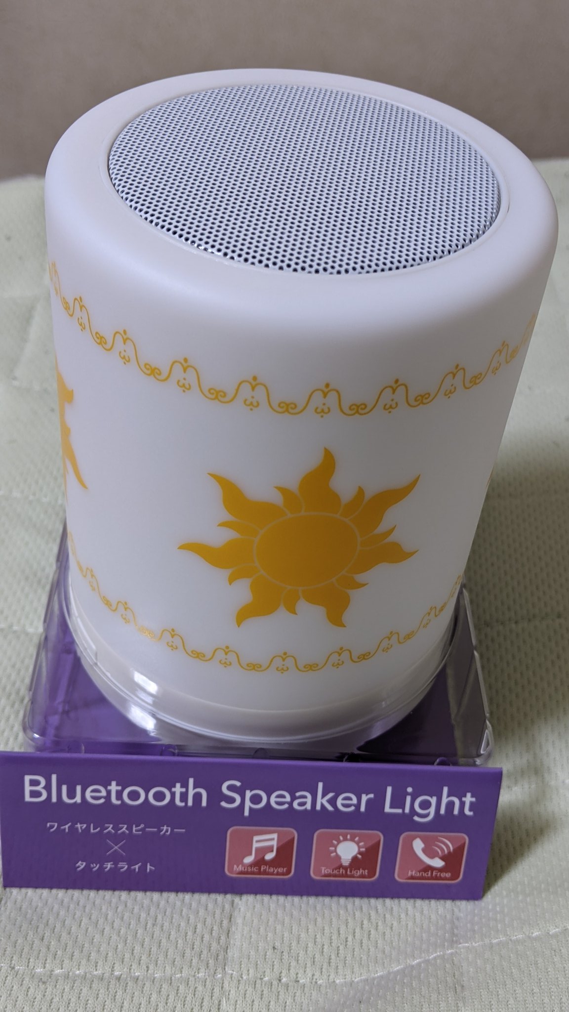 まっすー ディズニートラベラー 塔の上のラプンツェル Bluetoothスピーカー Ledライト 劇中に登場するランタンをイメージしたスピーカー デザインの可愛さに購入を決めました 上部のメッシュ部分をタッチするとライトが点灯します 曲をかけるなら