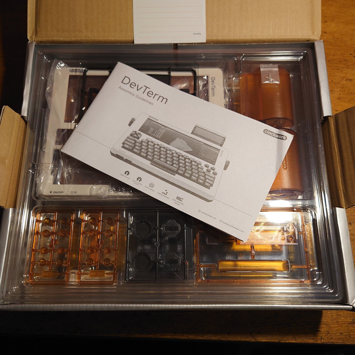 発売予定日から半年遅れで。

devterm来たぁぁぁぁぁぁぁぁぁぁぁぁ！！(・∀・)

#DevTerm