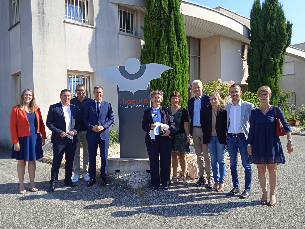 L’Agglo proche de ses entreprises. Visite de @DraculaTech à Valence avec découverte du produit #innovant LAYER®. Une technologie imprimée qui génère de l’énergie grâce à la lumière ambiante🌤️ Bravo à la talentueuse #startup, lauréate de #FranceRelance !