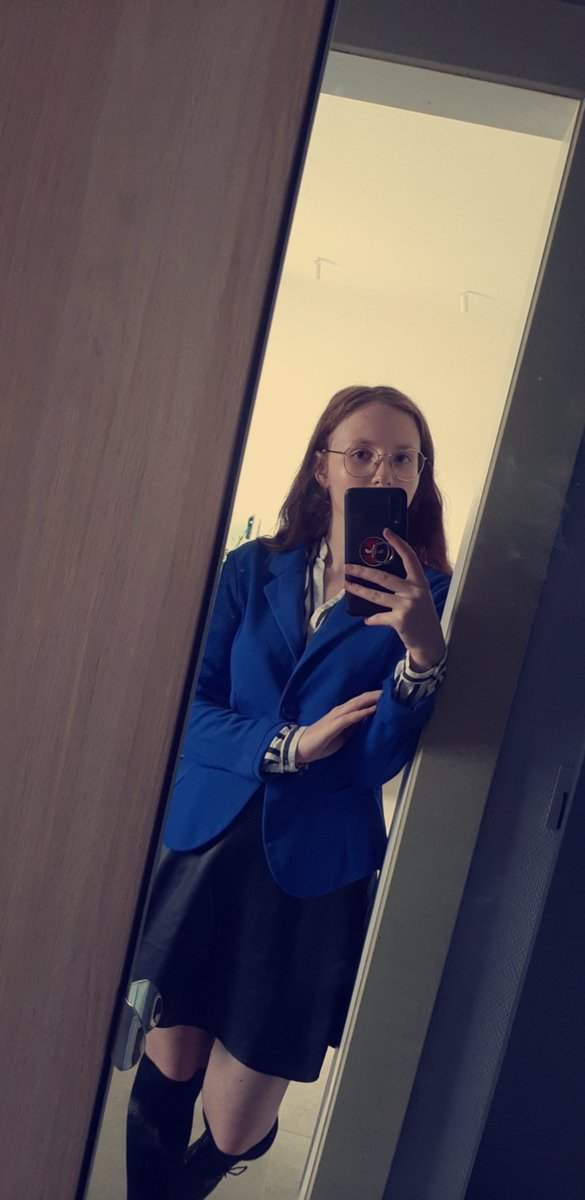 Noortje_2002's tweet photo. It's a Beautiful freaking day!
Cosplay of Veronica Sawyer with the things I found in my closet. 💙
@christinabenn @HeathersMusical
#BigFunFriday https://t.co/yppFWZWBwg