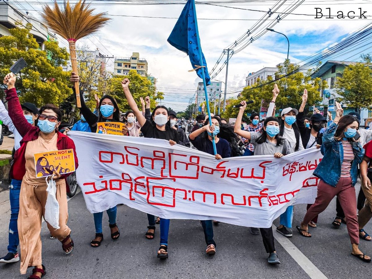 IrrawaddyNews's tweet photo. Female activists took to the streets in #Mandalay on Tuesday shouting that they would join the fight to crush the military regime. (Photo: Black) 

#WhatsHappeningInMyanmar https://t.co/eQfHTwaCmp