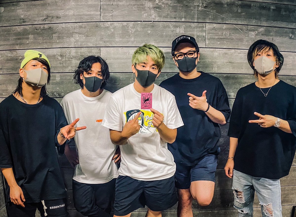 Bremen_kashiwa's tweet photo. 🎁#無礼男プレゼント🎁

このアカウントをフォロー＆RTいただいた方
抽選1️⃣名様に

世界にたった1枚！
"Pulse Factory"サイン入り
#田中聖×RideMeコラボ無礼男オリジナルステッカーをプレゼント！

10/3(日)柏6会場
👊#無礼男-Bremen-👊

チケットはお急ぎください！
🏠https://t.co/PHbc5rzuvR https://t.co/pNHYyyMLbY