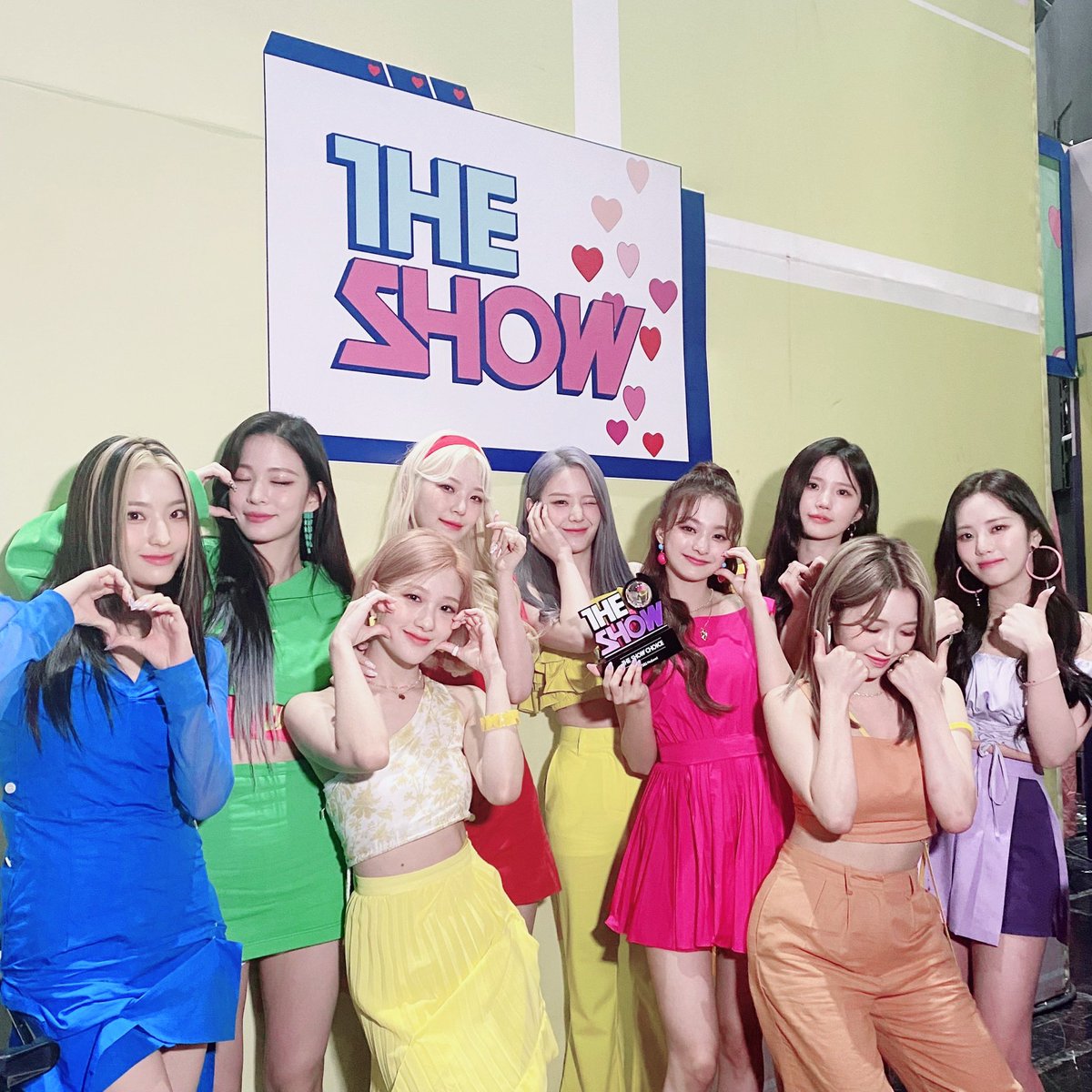 reisolasi's tweet photo. Flover, our beloved fans and family who has always been loyal to us until now. Thank you so much; this is the best present we've ever received. Thank you for helping us make it happen. π #gyuldiary #fromis_9_1stwin https://t.co/DCP1ep6v6z