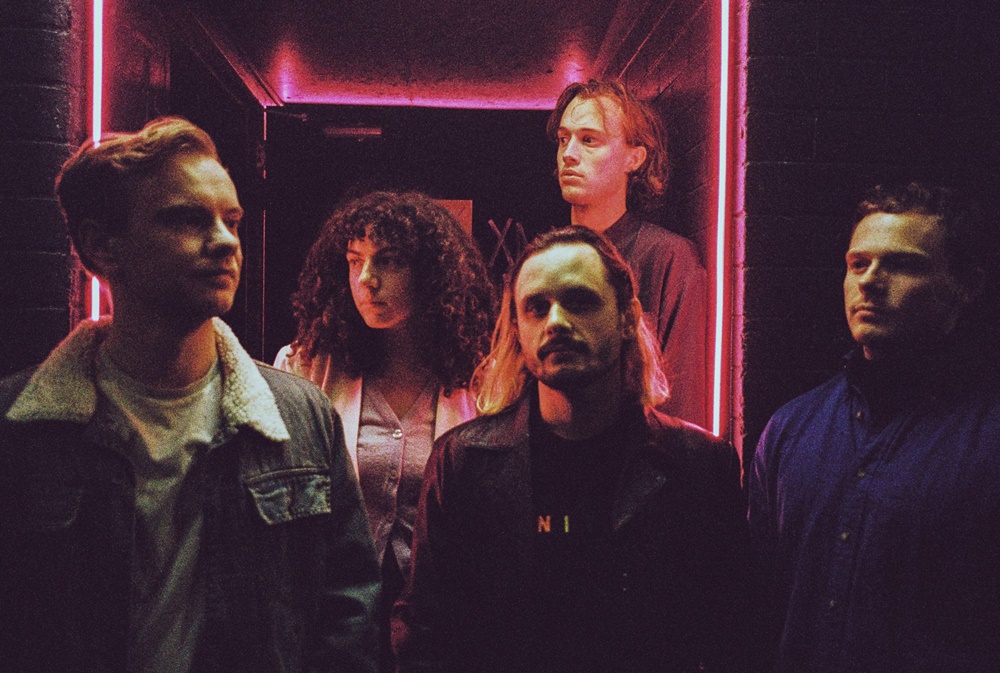 Bathed in a retro glow, 'Onward (To You)' is the latest synth-pop gem from Melbourne outfit <a href="/telescreenband/">Telescreen</a>.

giggoer.com/2021/09/07/tel…