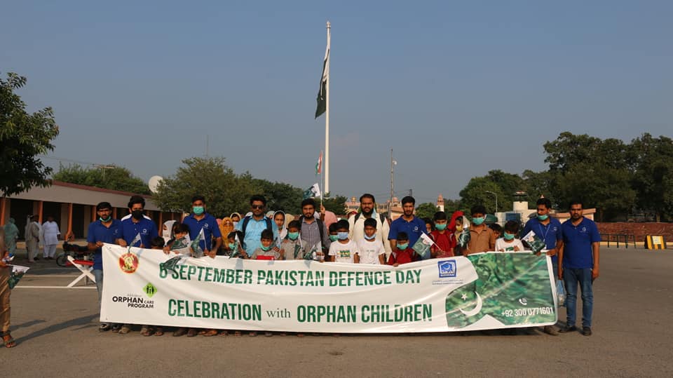 AlkhidmatOrg's tweet image. الخدمت فاونڈیشن آرفن فیملی سپورٹ پروگرام کےزیرکفالت باہمت بچے واہگہ بارڈر پرپرچم اتارنےکی تقریب میں شریک ہوئےاورپریڈ دیکھی،اس موقع پربچوں کی رینجرز کے جوانوں سےملاقات کروائی گئی، بچوں نے رینجرز کےجوانوں سےمختلف سوالات کیے اور ان کے ساتھ تصاویر بھی لیں۔
#Alkhidmat #OFSP #Lahore