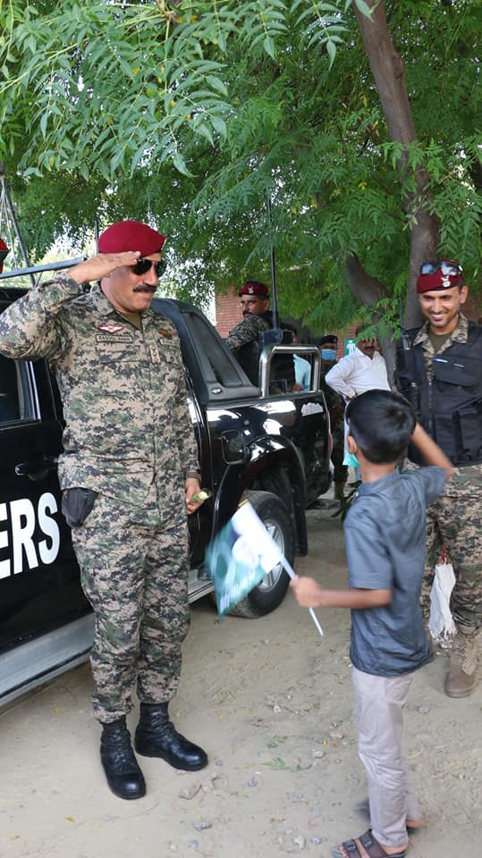 AlkhidmatOrg's tweet image. الخدمت فاونڈیشن آرفن فیملی سپورٹ پروگرام کےزیرکفالت باہمت بچے واہگہ بارڈر پرپرچم اتارنےکی تقریب میں شریک ہوئےاورپریڈ دیکھی،اس موقع پربچوں کی رینجرز کے جوانوں سےملاقات کروائی گئی، بچوں نے رینجرز کےجوانوں سےمختلف سوالات کیے اور ان کے ساتھ تصاویر بھی لیں۔
#Alkhidmat #OFSP #Lahore