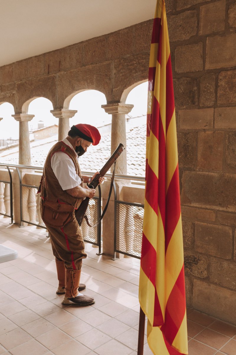 Solsona_cat's tweet photo. 🗣️L’alcalde solsoní, David Rodríguez, s’acomiada en la seva darrera salutació de #FestaMajor. 

🔥El pinellenc Florenci Rosells, "el Castellana", ha estat l'encarregat de la primera trabucada 

#Solsona #FMSolsona2021 
📸Petits Fotografia
ℹ️👉https://t.co/DAmtWDAUPV https://t.co/OyvA1o2YQn
