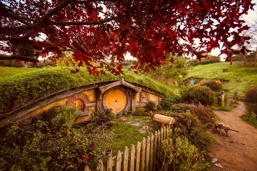 myelessar's tweet image. imagine celebrating halloween in the shire