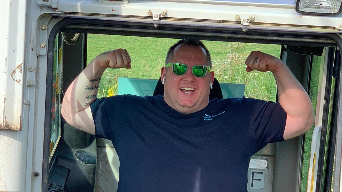 Terraflow_'s tweet image. Proof it still happens, here’s our Tech Director Dan Gunner getting his hands dirty 🤣

#Terraflow #keepingthenetworkflowing💦