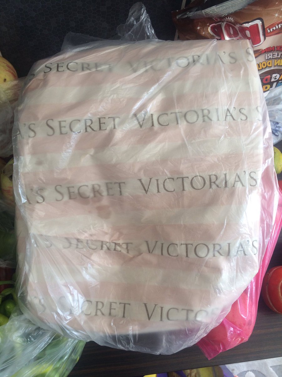 Köyden yufka göndermişler. Sardıkları kağıda bakın 😂 Köy de Yozgat’ta bu arada 😂