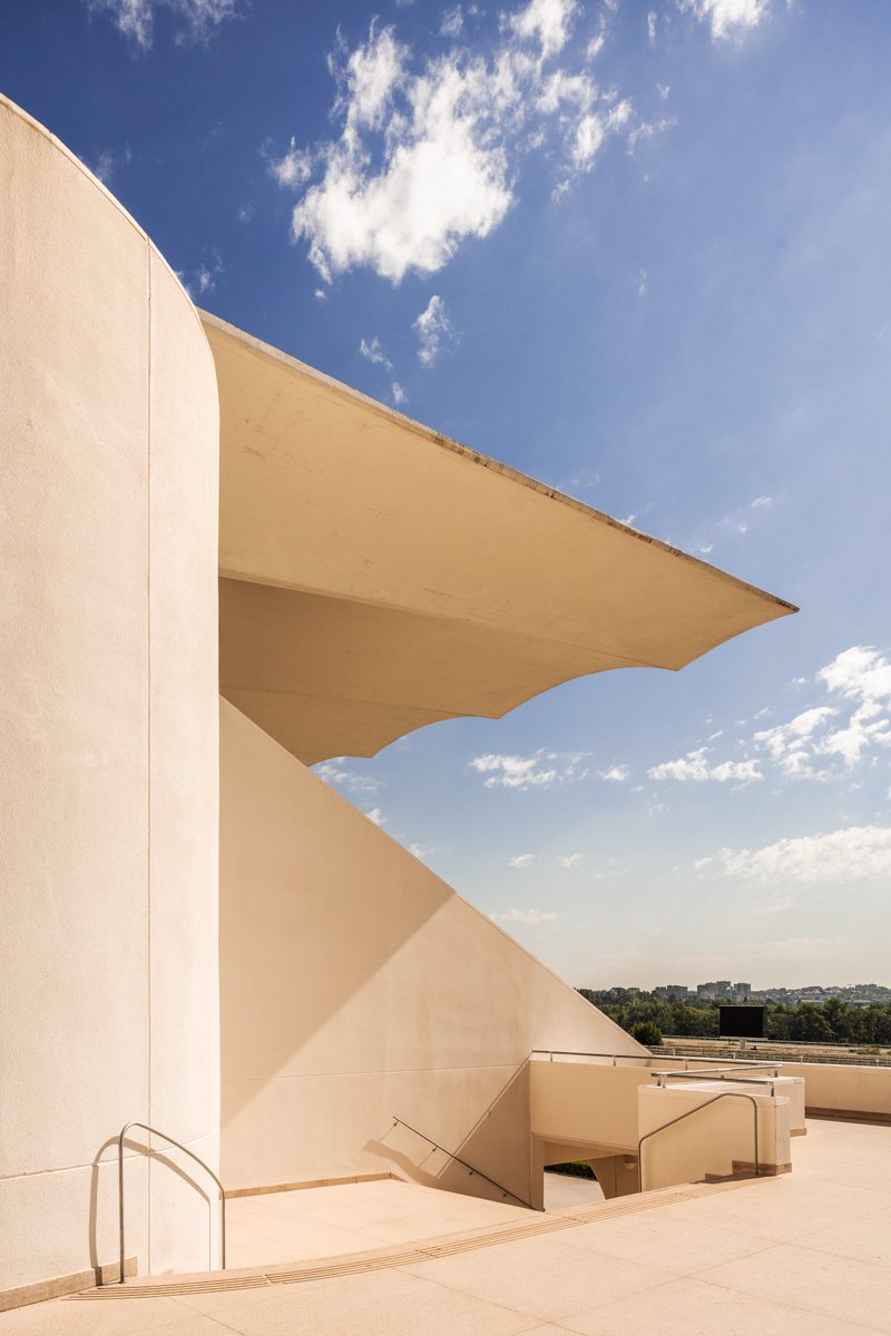 jabraja's tweet photo. Finalmente también hicimos algunas fotos de edificios representativos como el Hipódromo de la Zarzuela, el Wanda Metropolitano y de panorámicas de la ciudad desde el Mirador de la Cornisa en el nuevo Museo de las Colecciones Reales o desde el Faro de Moncloa @MadridProyecta https://t.co/EV0Jo4Sird