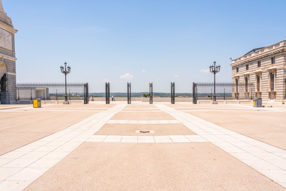 jabraja's tweet photo. Finalmente también hicimos algunas fotos de edificios representativos como el Hipódromo de la Zarzuela, el Wanda Metropolitano y de panorámicas de la ciudad desde el Mirador de la Cornisa en el nuevo Museo de las Colecciones Reales o desde el Faro de Moncloa @MadridProyecta https://t.co/EV0Jo4Sird