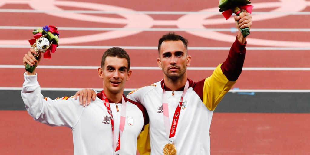 UCAM's tweet photo. 📢 La UCAM hace historia en Tokio: 22 medallistas y 31 diplomas
➡️ Ha sido la universidad del mundo con más deportistas, olímpicos y paralímpicos, en los Juegos. 
✅ https://t.co/f9GemD0hME https://t.co/3XjnjyzuYX