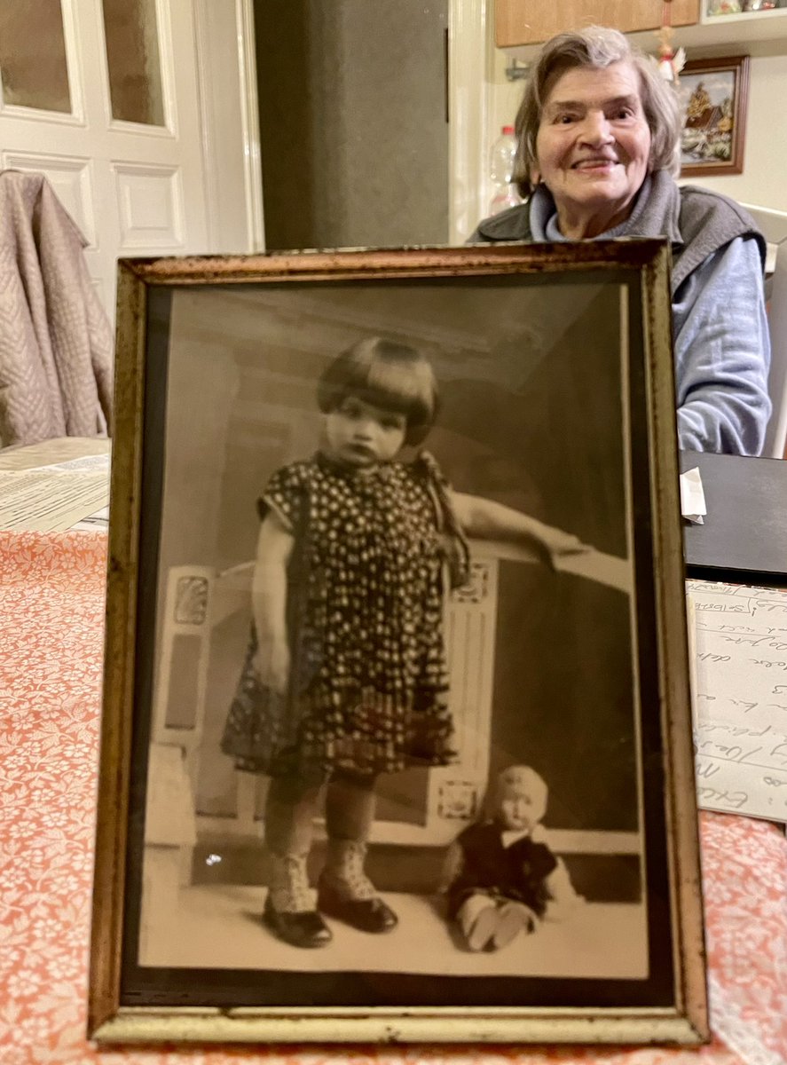 kienitzer16 (@kienitzer16) on Twitter photo Gestern haben wir eine weitere Hausversammlung abgehalten. Dabei ist dieses Foto unserer ältesten Hausbewohnerin entstanden: Einmal im Alter von vier und im Alter von 93 Jahren. Sie möchte gern noch ihren 100.  Geburtstag in diesem Haus feiern - und wir mit ihr. Wir kämpfen!! Gestern haben wir eine weitere Hausversammlung abgehalten. Dabei ist dieses Foto unserer ältesten Hausbewohnerin entstanden: Einmal im Alter von vier und im Alter von 93 Jahren. Sie möchte gern noch ihren 100.  Geburtstag in diesem Haus feiern - und wir mit ihr. Wir kämpfen!!
