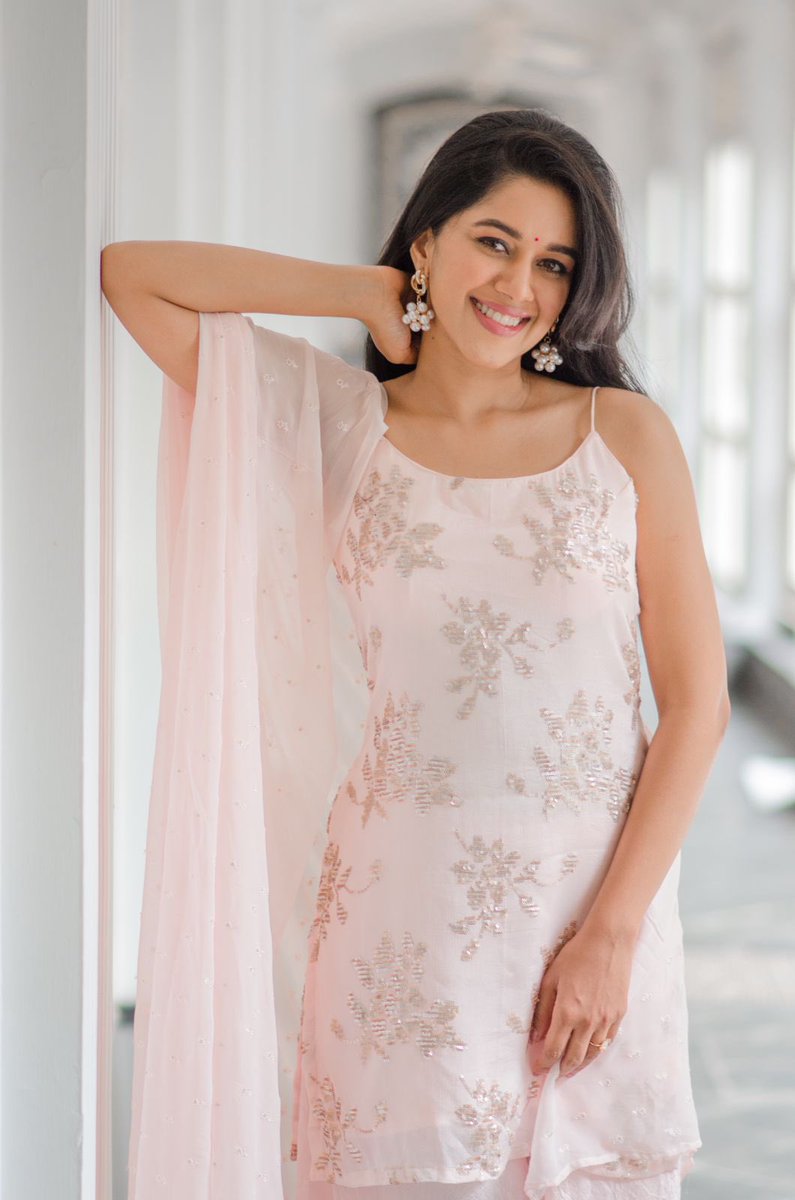 KCinemaExpress's tweet photo. Aesthetic Star @mirnaliniravi classy #PinkSeries look
๐ธ @pk_views
#MirnaliniRavi @onlynikil https://t.co/QOKeJTXctt