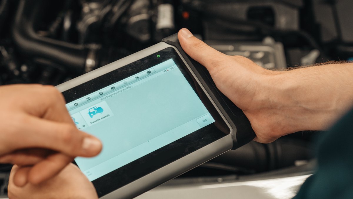 Warum sollen Kfz-Betriebe nicht auf fahrzeuggenerierte Daten zugreifen können? Der Zugang zu Wartungs- und Instandsetzungsinformationen der Fahrzeughersteller muss offen und diskriminierungsfrei möglich sein. Wir sind für fairen Wettbewerb im Sinne der Autofahrer #unbegrenztmobil