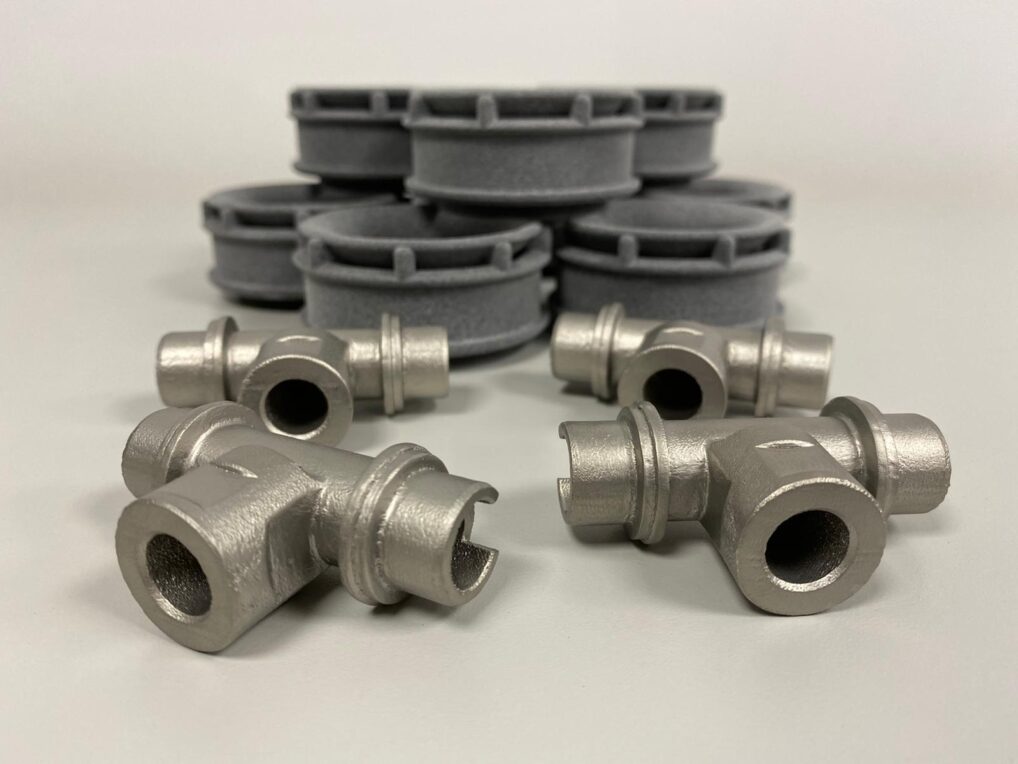 fluxaxis's tweet photo. @OMGRacingUK approached us to collaborate on producing some bespoke components for a custom race bike.

The prototypes were printed in a photopolymer to verify the design and fit of the part.

To find out more about this project, please visit https://t.co/N2imtFHnii

#MJF https://t.co/p9wPQB6UjE