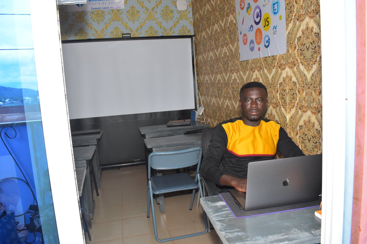 brightfieldtec's tweet photo. Our mini space is ready, training will begin soon😊.
We are located adjacent to the chief's palace. 
Check the page for our opening hours and pass by.

#codingschool 
#softwaredeveloper 
#softwaredevelopment 
#sefwi
#techhub https://t.co/7gBTmhfeTl