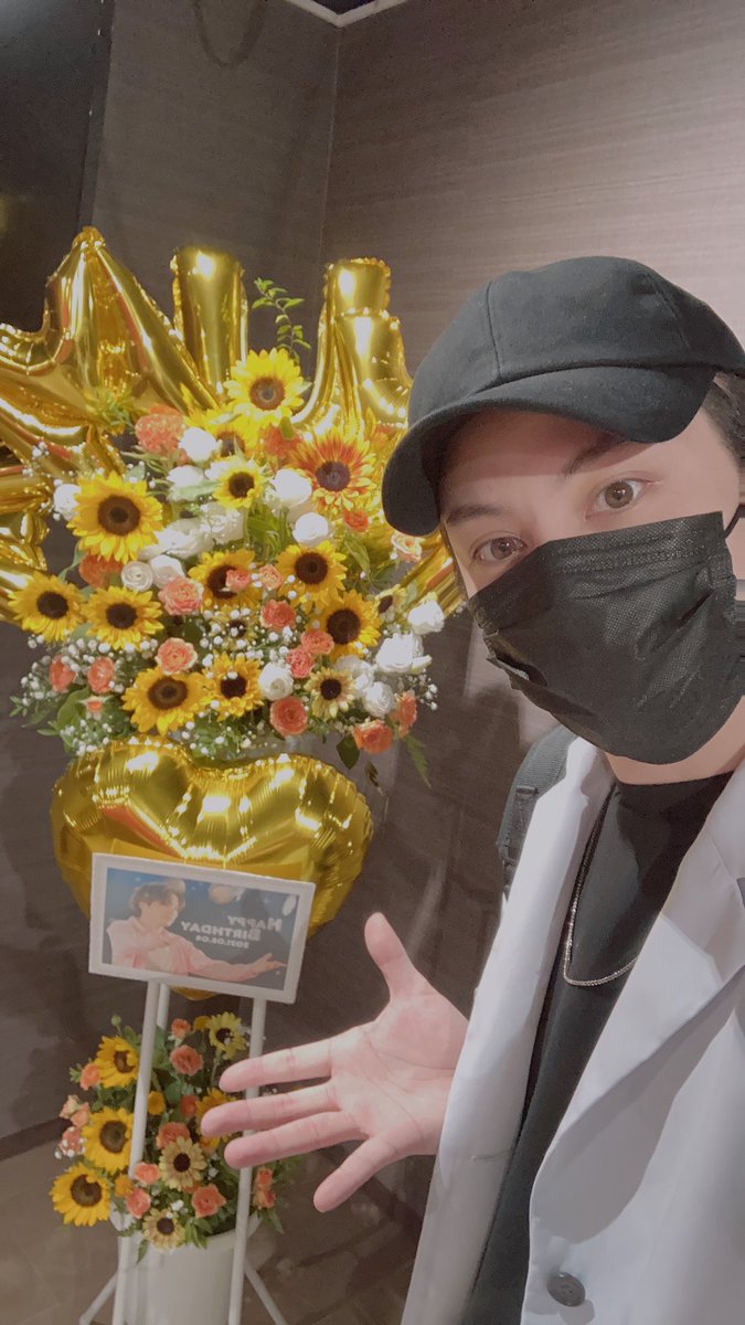 本日もありがとうございました！
久々過ぎて体力もたなかった😂

そして、お花もありがとうございました🤣
嬉しいねっ🔥✨
実は休演中に誕生日迎えてました🧚‍♀️
31歳まだまだ元気に頑張りますw