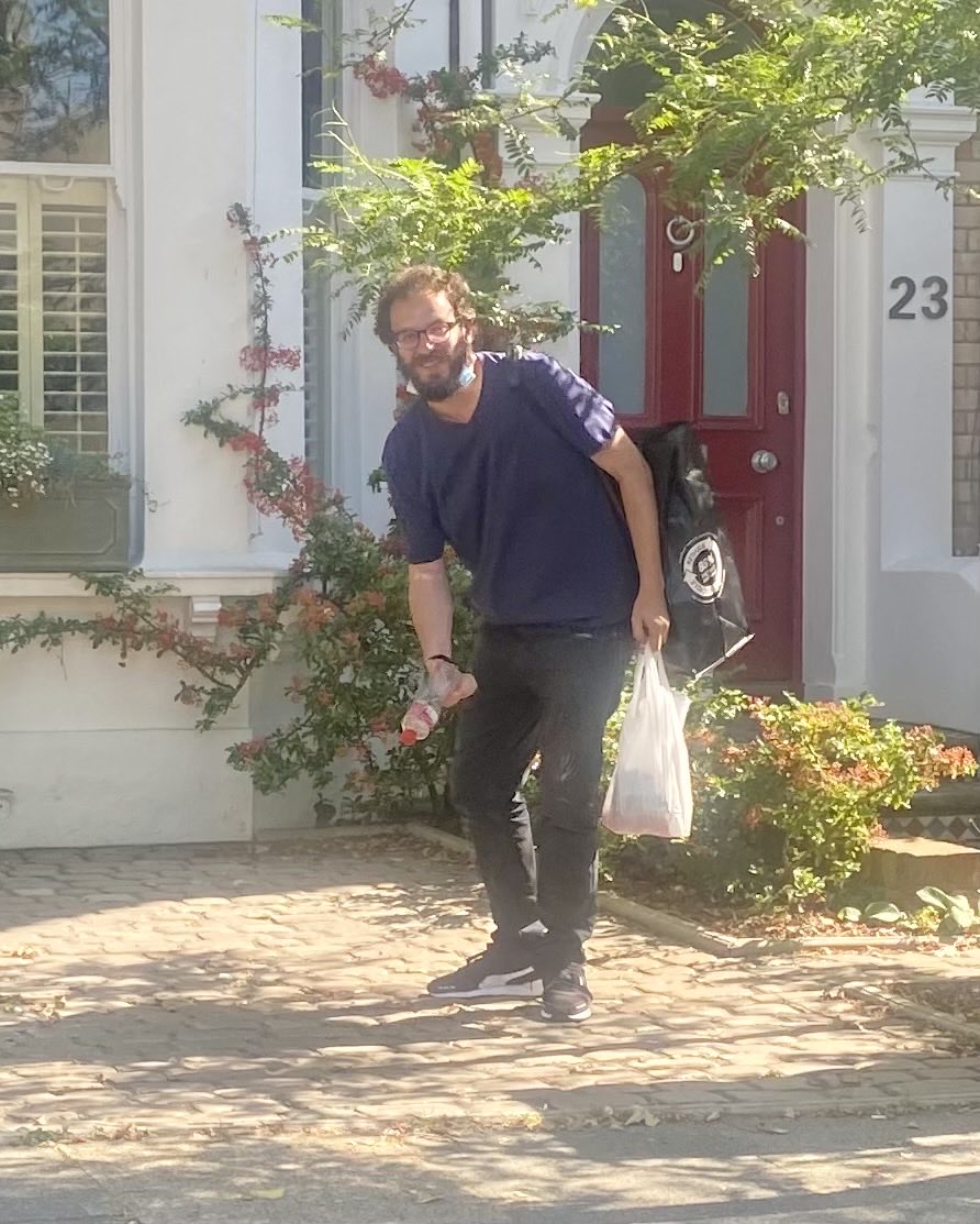 Just seen this guy in Hove, emptying his bag full of plastic rubbish bit by bit all the way down the road #loser