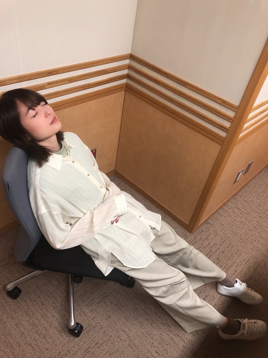 上田麗奈 Artist Official 本日も21時30分より 文化放送超a G 上田麗奈のひみつばこ の放送です この写真は寝ているのでしょうか おやすみ どんなお話しがあるのかお楽しみに Nebula 楽曲についてのお話の続きもあります 上田麗奈 上田麗奈 Artist Official 本日も21時30分より 文化放送超a G 上田麗奈のひみつばこ の放送です この写真は寝ているのでしょうか おやすみ どんなお話しがあるのかお楽しみに Nebula 楽曲についてのお話の続きもあります 上田麗奈