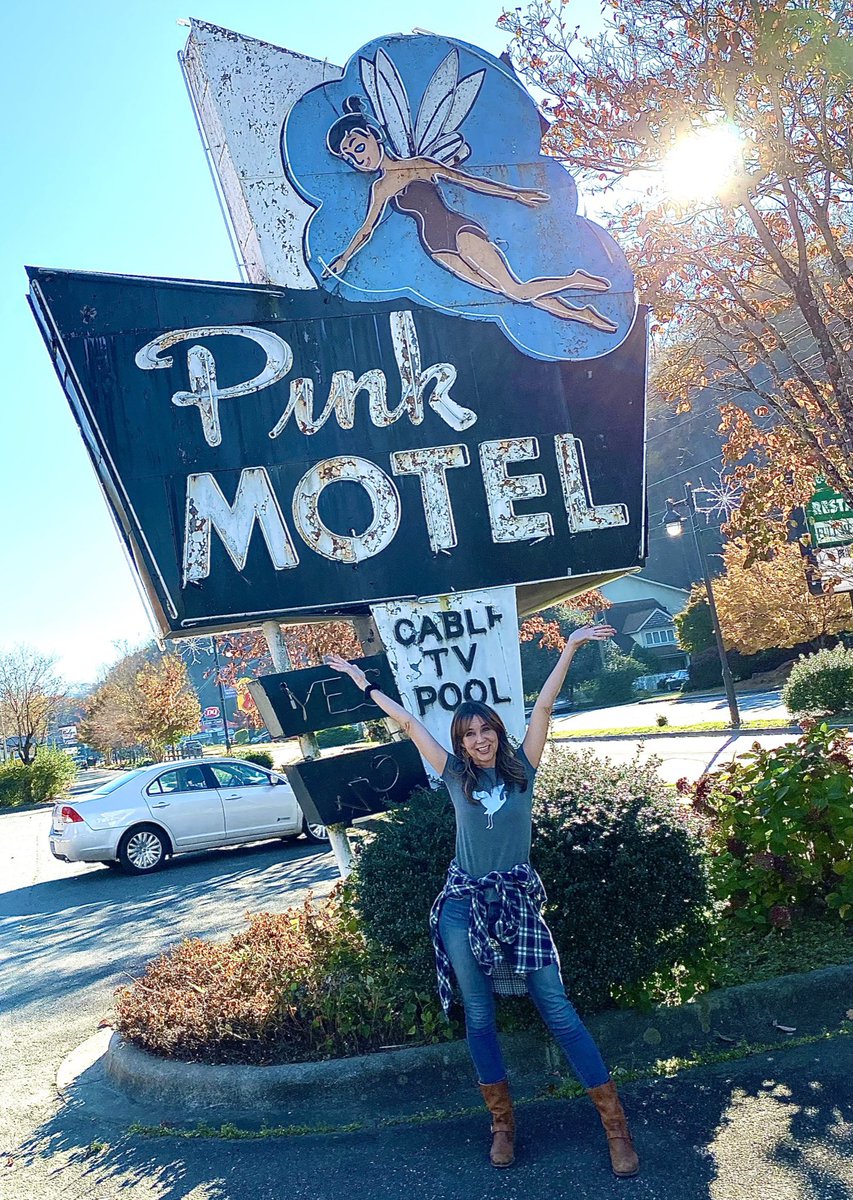 StuckeyStop's tweet photo. Roadside Revival. Once considered faded remnants of a bygone era of travel, motels are becoming hip again. Here are some from my road trips. Got a favorite motel? Pls share! And for more motel pics, follow me on @instagram @stuckeystop https://t.co/2skkB8bgbu
