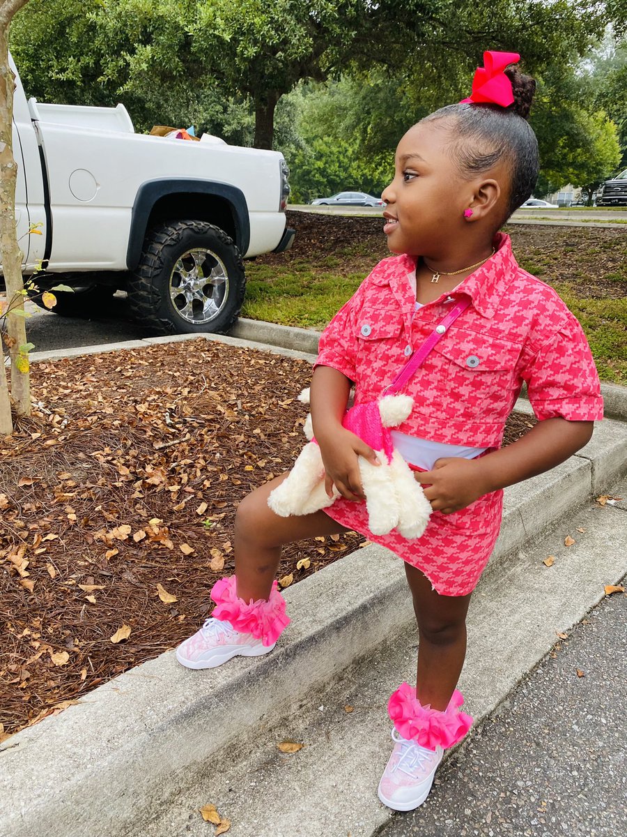 ZaLiyahsMommy's tweet image. Pretty 😍 Girls 👧🏽 Rock 💅🏽

#ThisHerWeek💕. #09.12♍️🤘🏼 

#SchoolFlow📚