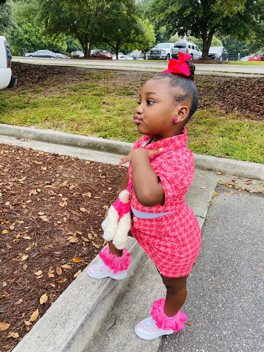 ZaLiyahsMommy's tweet image. Pretty 😍 Girls 👧🏽 Rock 💅🏽

#ThisHerWeek💕. #09.12♍️🤘🏼 

#SchoolFlow📚