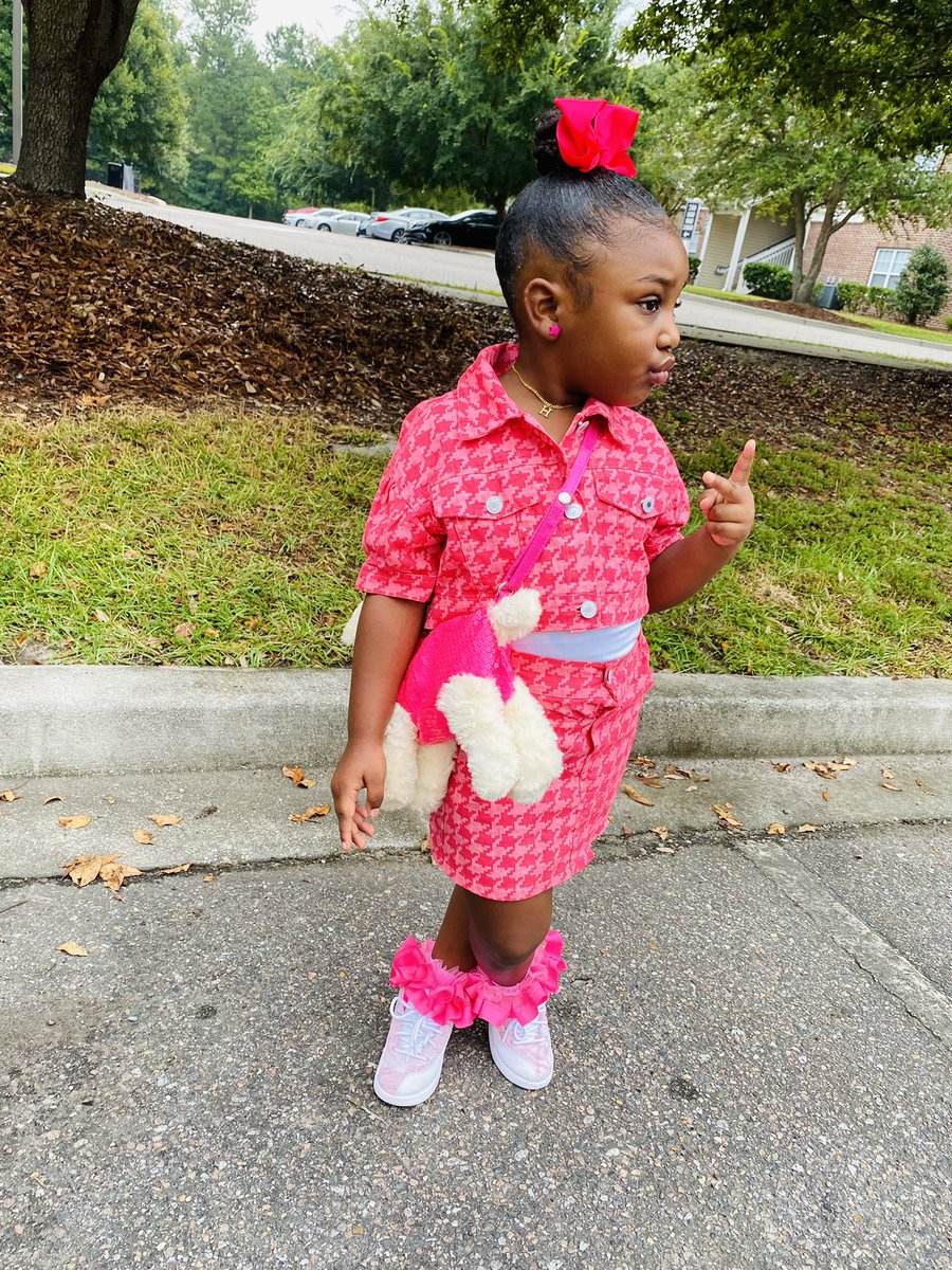 ZaLiyahsMommy's tweet image. Pretty 😍 Girls 👧🏽 Rock 💅🏽

#ThisHerWeek💕. #09.12♍️🤘🏼 

#SchoolFlow📚