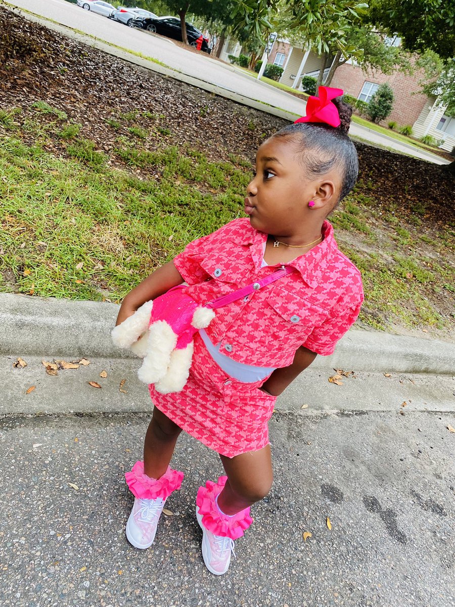 ZaLiyahsMommy's tweet image. Pretty 😍 Girls 👧🏽 Rock 💅🏽

#ThisHerWeek💕. #09.12♍️🤘🏼 

#SchoolFlow📚