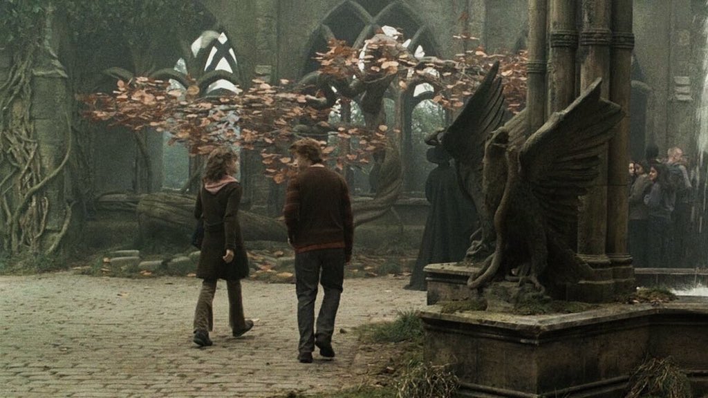 monetsliliess's tweet photo. autumn in harry potter and the prisoner of azkaban (2004) dir. alfonso cuarón https://t.co/kbq6XJEiy7