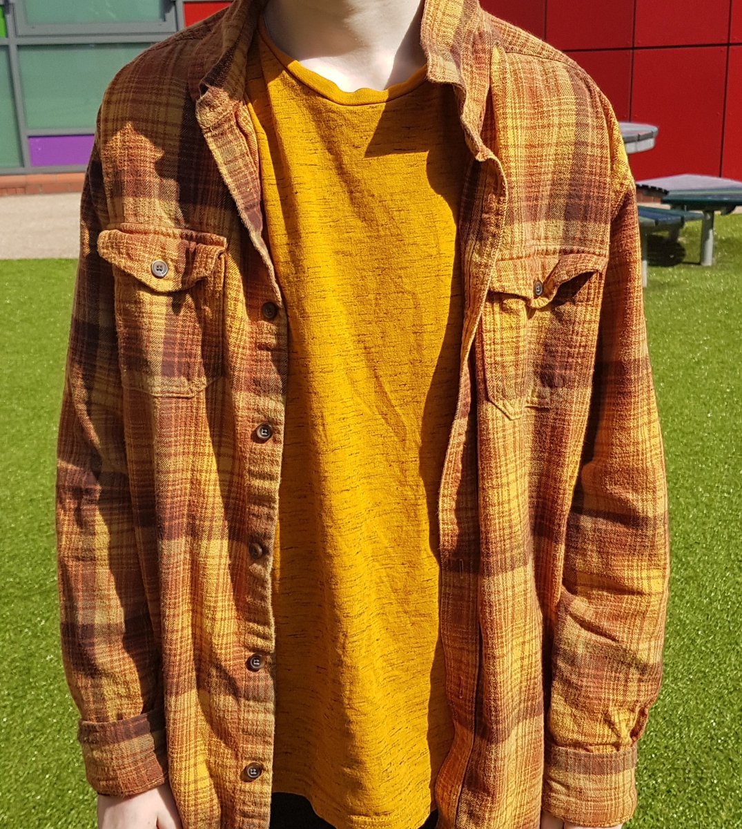 mymindfeed's tweet photo. The young people are fully embracing the sunflower yellow theme today for #YMHD #YouthMentalHealthDay #StriveForward #AncoraHouse #CYPMentalHealth https://t.co/kNourSEmT3