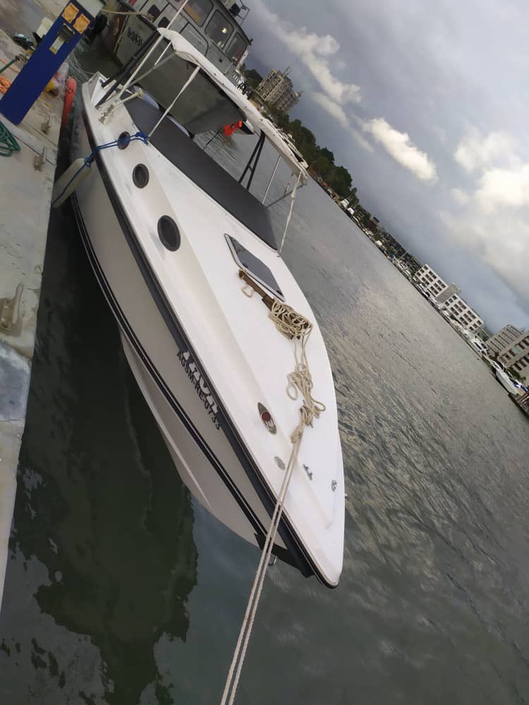 LuisOlavarrieta's tweet photo. #Apoyo #Urgente Desde el pasado viernes 3/9, la lancha Intermarine Z29, se encuentra desaparecida. 

A bordo está la familia Camblor Chacón, entre ellos dos niños. 

Salieron de Puerto Encantado, Higuerote, con destino a La Tortuga, donde no arribaron. https://t.co/sLL8BZXo9F