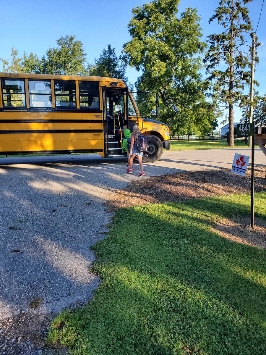 JoshBoersen's tweet photo. It's been over a decade since the bus stopped here and crowding 20 years since I hopped on. 

Things have come full circle a bit here at the farm again. 😁 https://t.co/NBIDSVzuCz