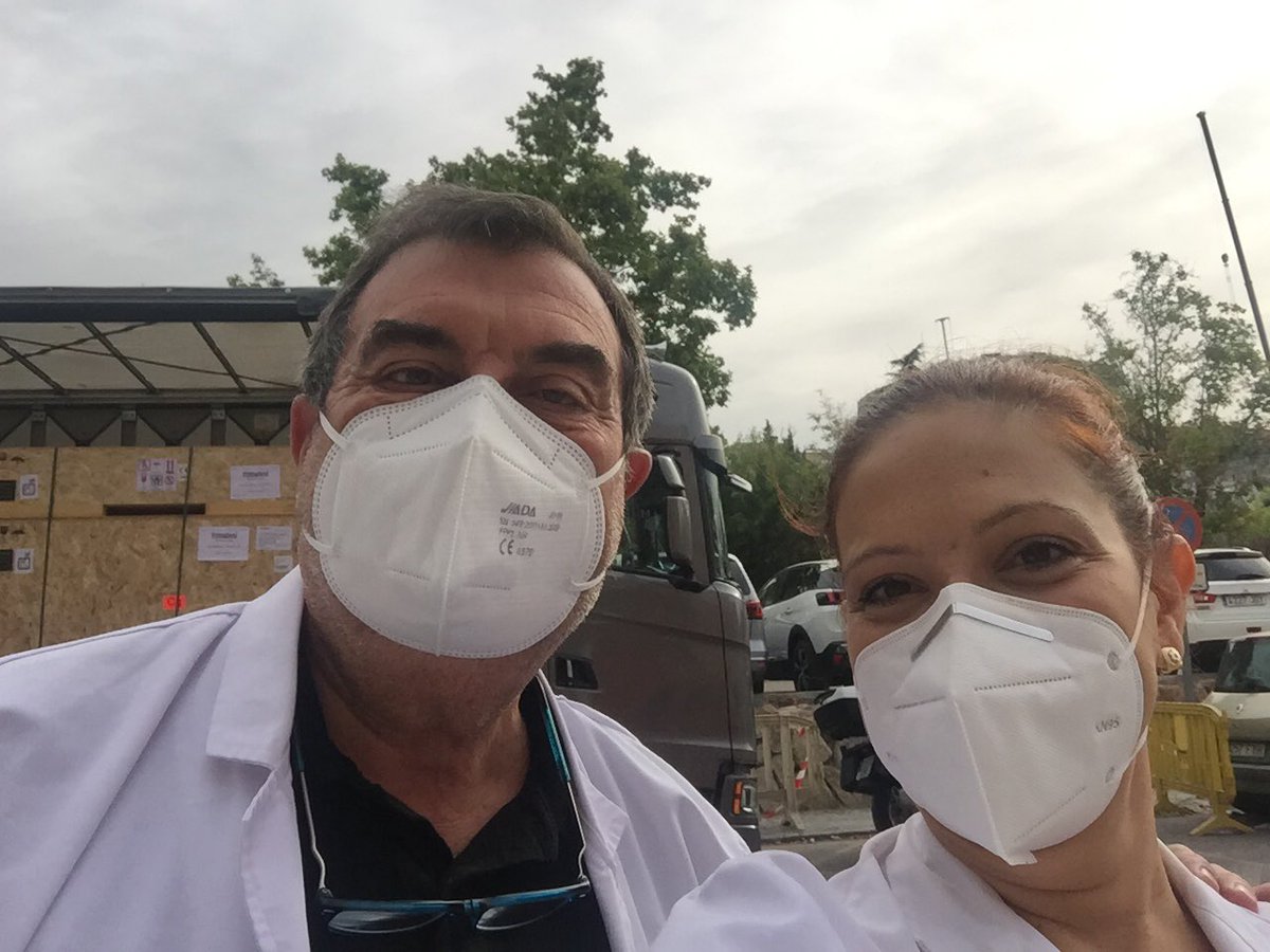 NuclearMadrid's tweet photo. Hoy es un gran día para nuestro Servicio de #MedicinaNuclear del Hospital Clínico San Carlos. Ha llegado nuestro nuevo equipo PET-TAC💪🏻💪🏻👏🏻👏🏻👏🏻 Gracias JEFE @CarrerasDelgado por lucharlo tanto!!☺️ @MaglenMeneses @pedronespral @gon_95 @MfOllarves @MaraNievesCabr1 #somosclinico https://t.co/lCQb6JiRPJ